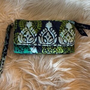 EUC Vera Bradley Green and Navy Patterned Wristlet